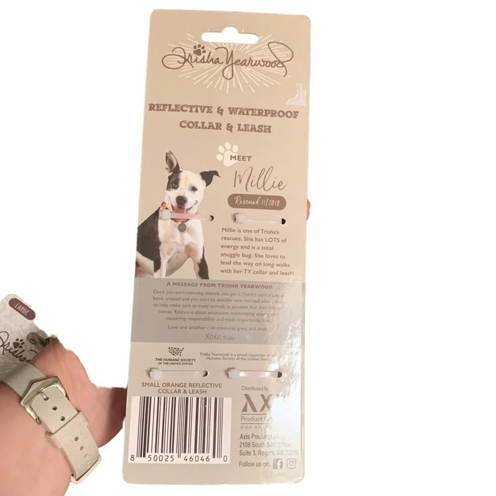 Trisha Yearwood small collar and leash